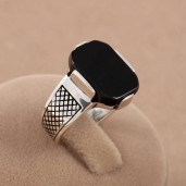 https://www.saleforonline.com/JP Italian Black Stone Finger Ring ( silver)
